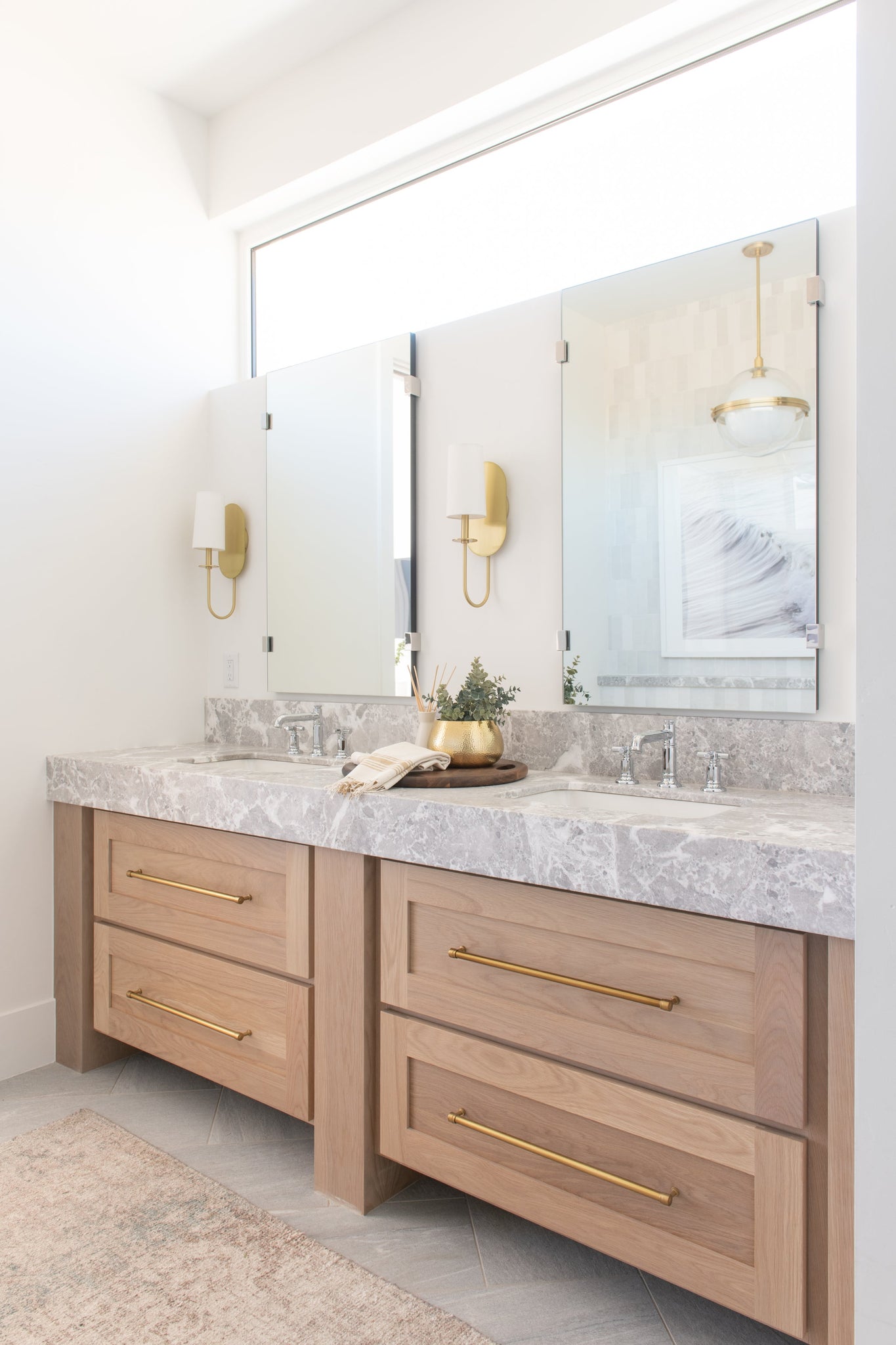 Lara Wall Sconce - Lifestyle [H395101-AGB]