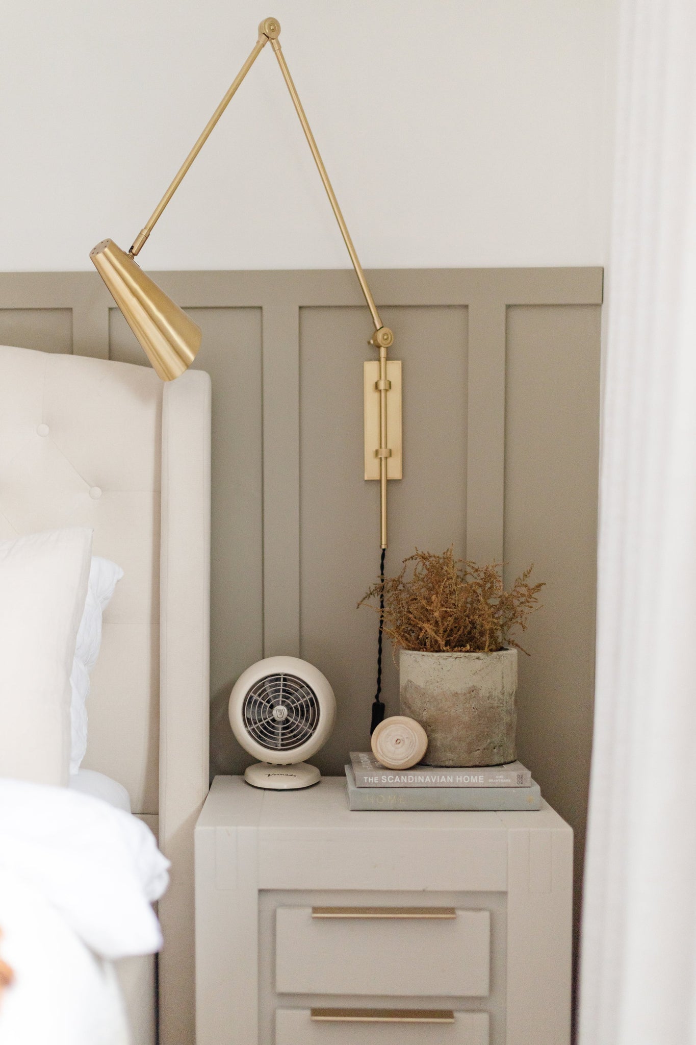 Lorne Plug-In Sconce - Lifestyle [4121-AGB]