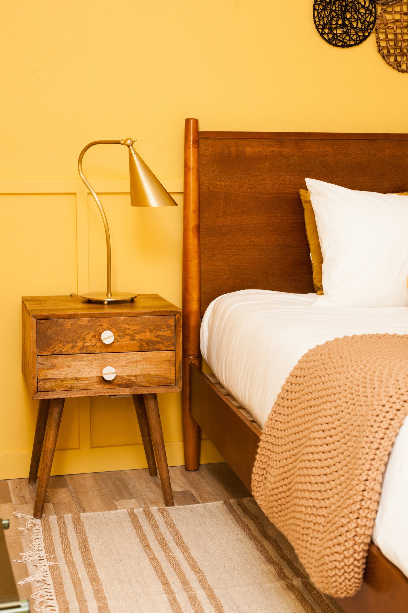 Lupe Table Lamp - Lifestyle [HL285201-AGB]
