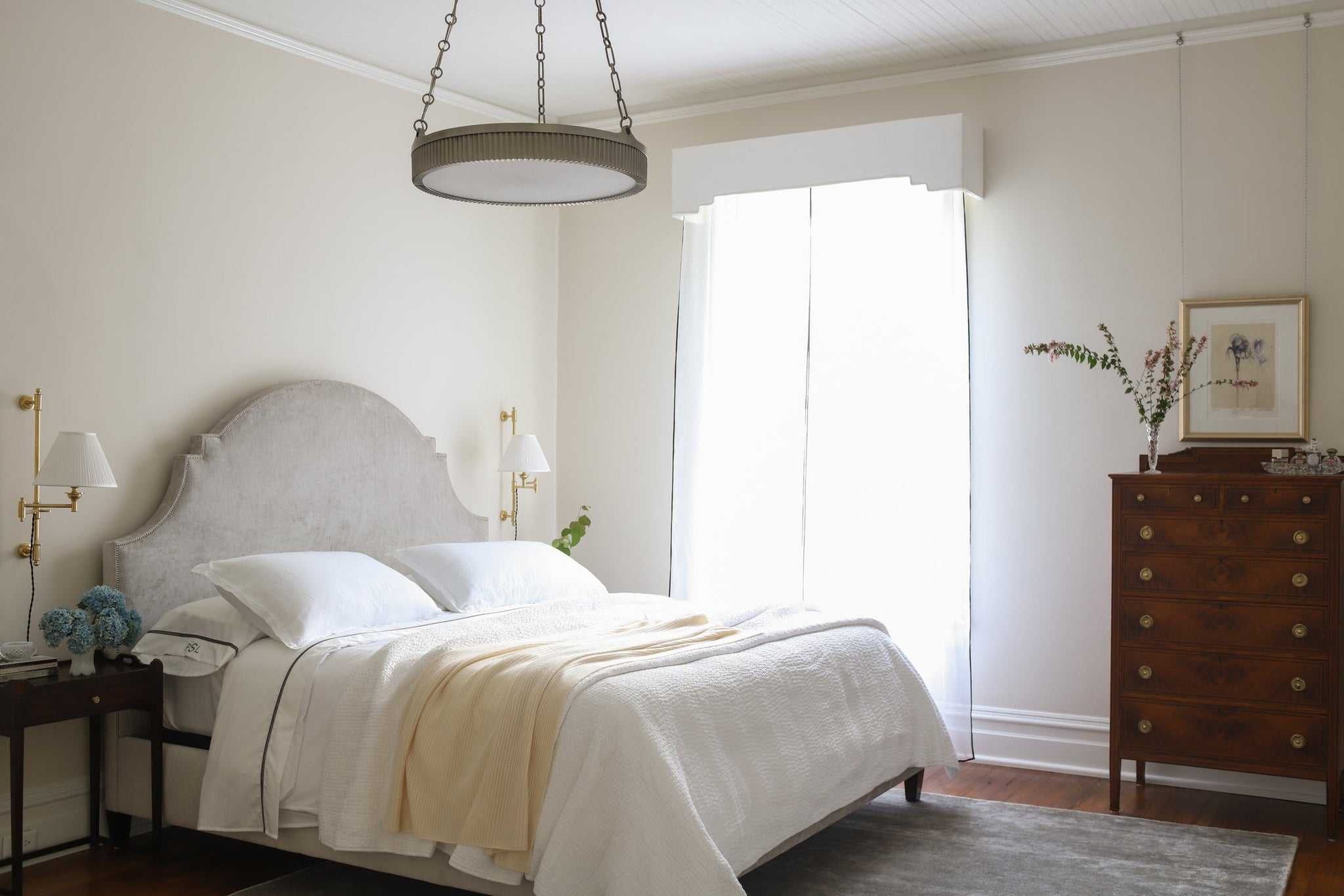 Lynden Chandelier 22" - Lifestyle [522-AN]