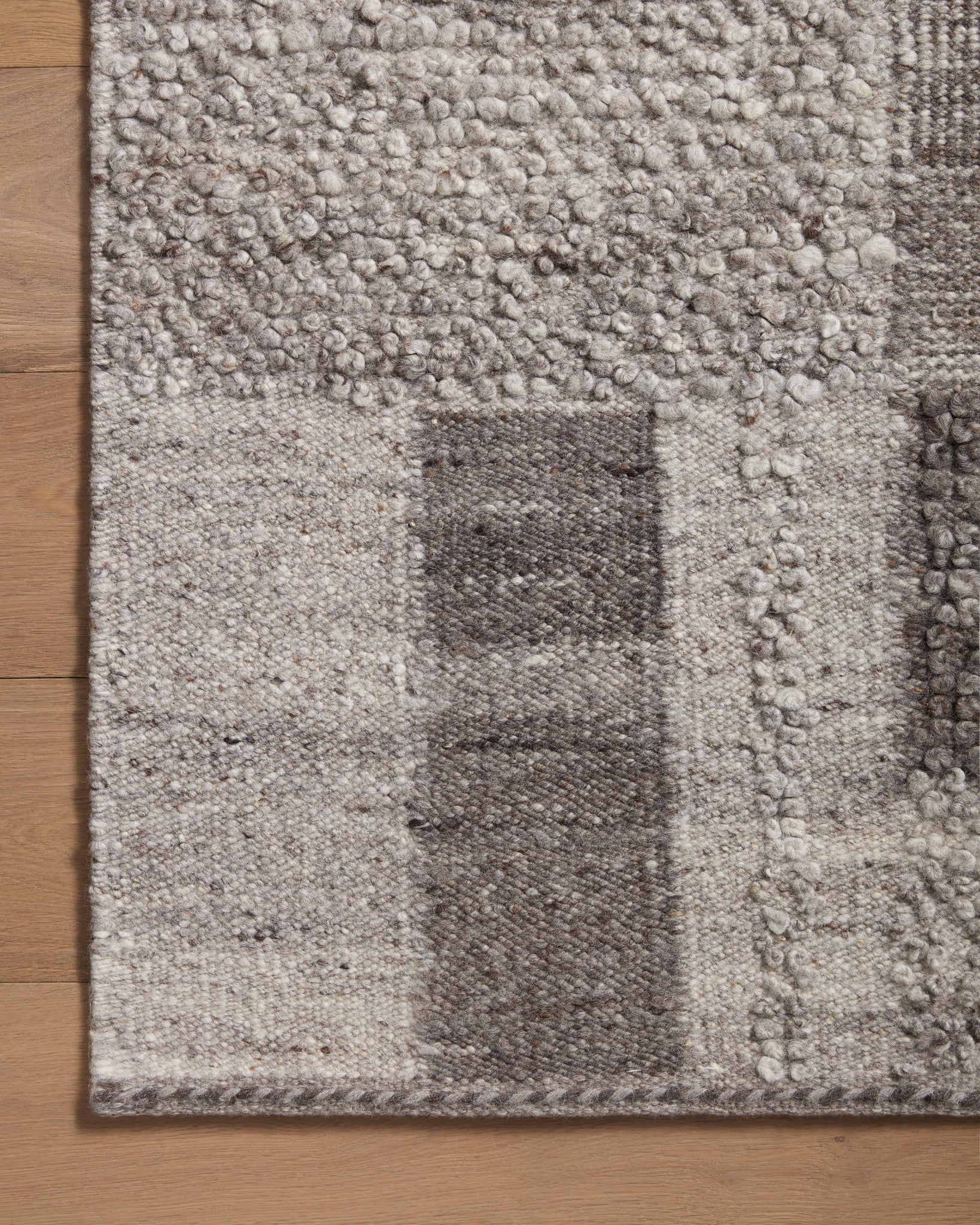 Manfred Charcoal / Dove rug — Loloi