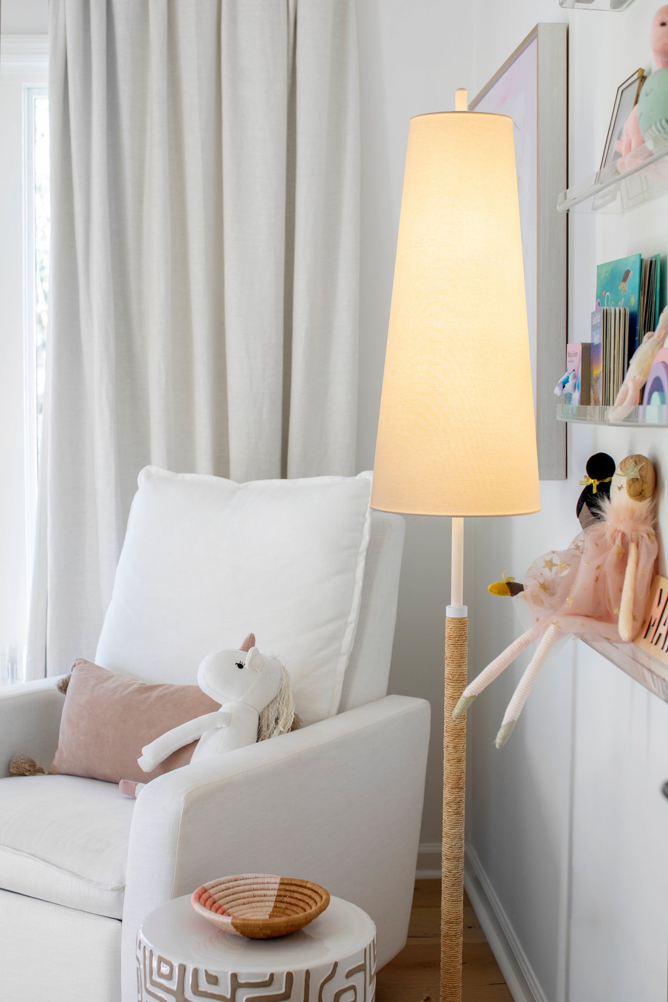 Mariana Floor Lamp - Lifestyle [HL708402-TWH]