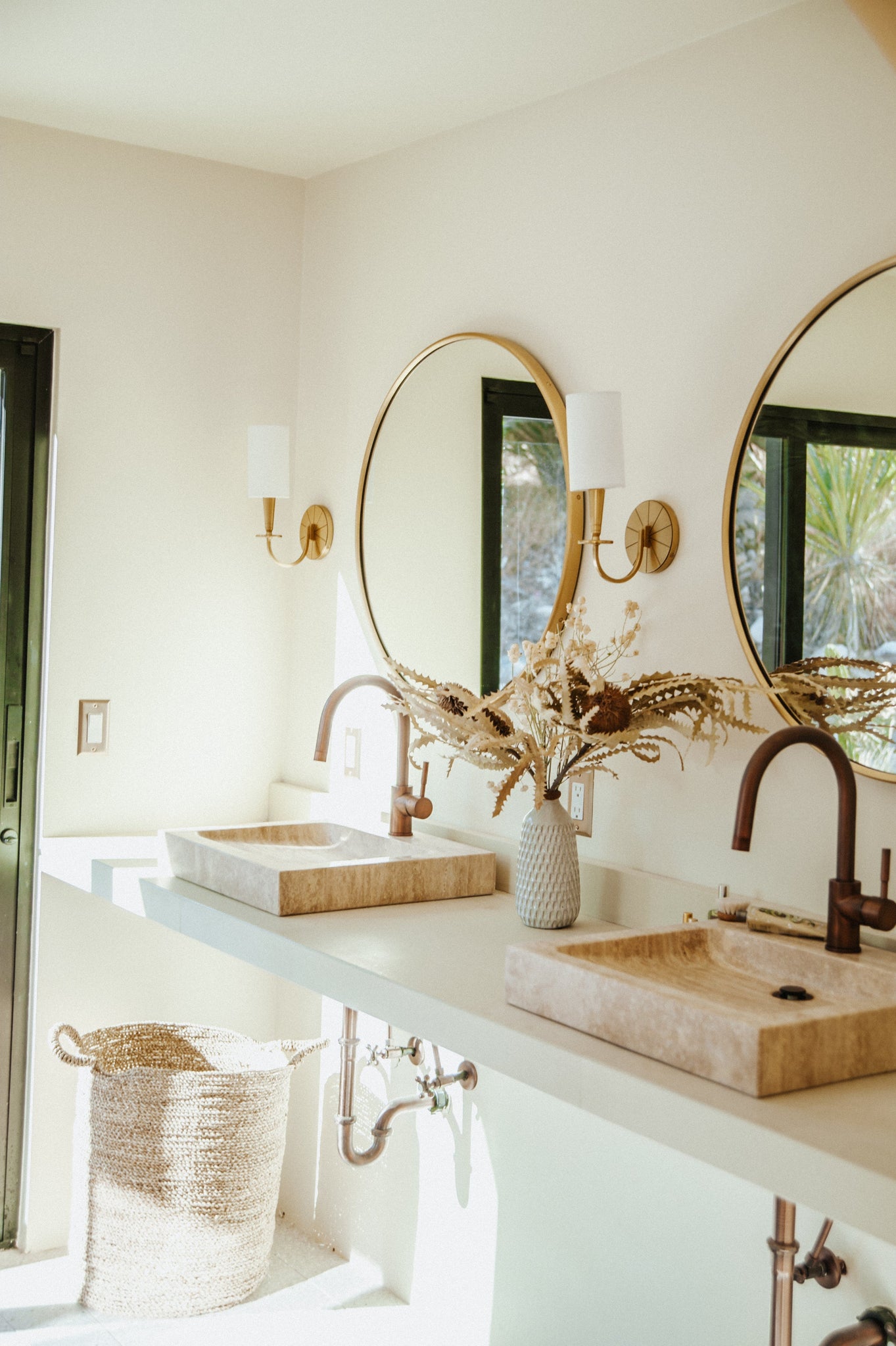 Mason Wall Sconce - Lifestyle [8021-AGB]