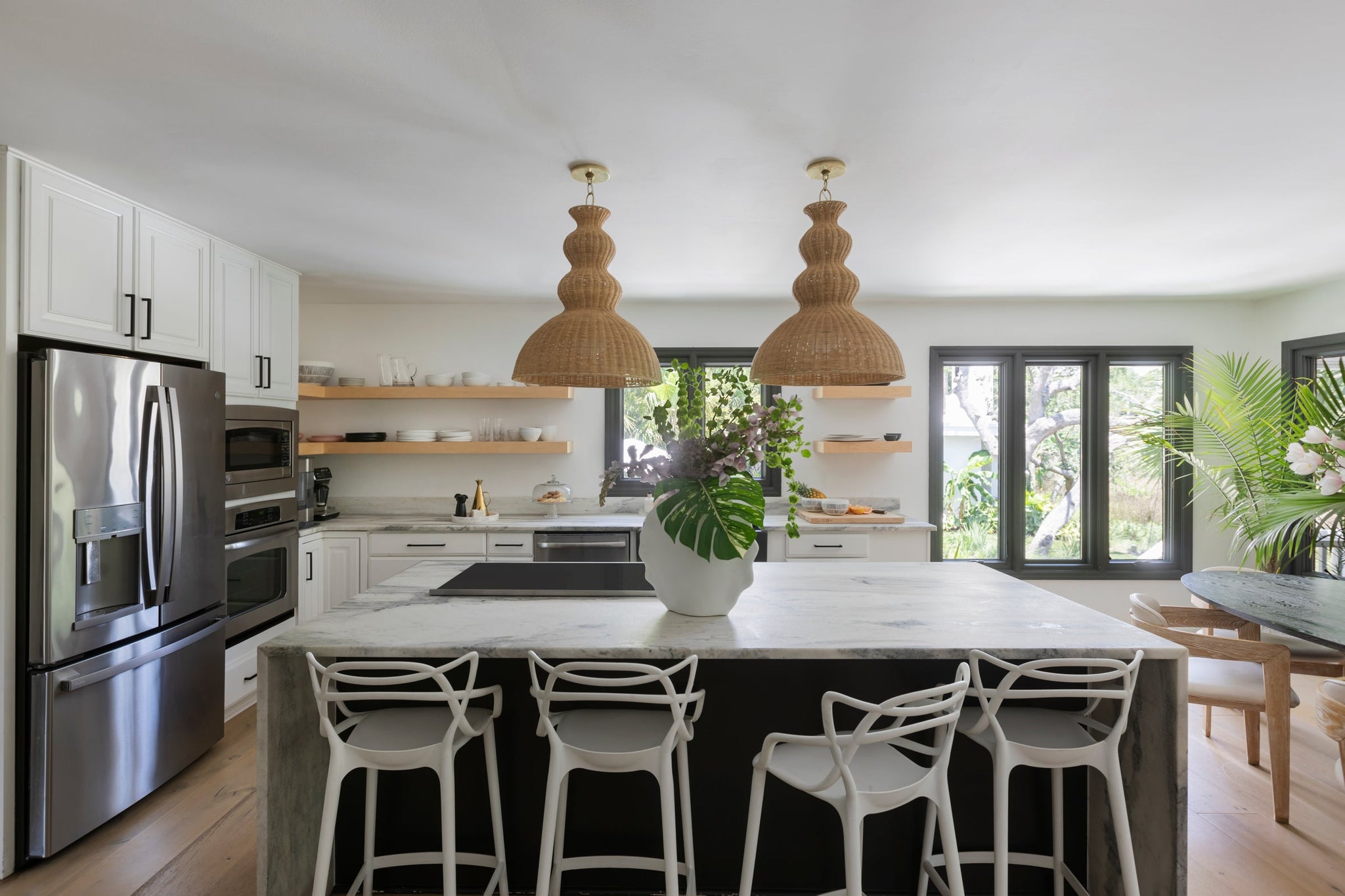 Mayla Pendant 21.25" - Lifestyle [H919701L-AGB]