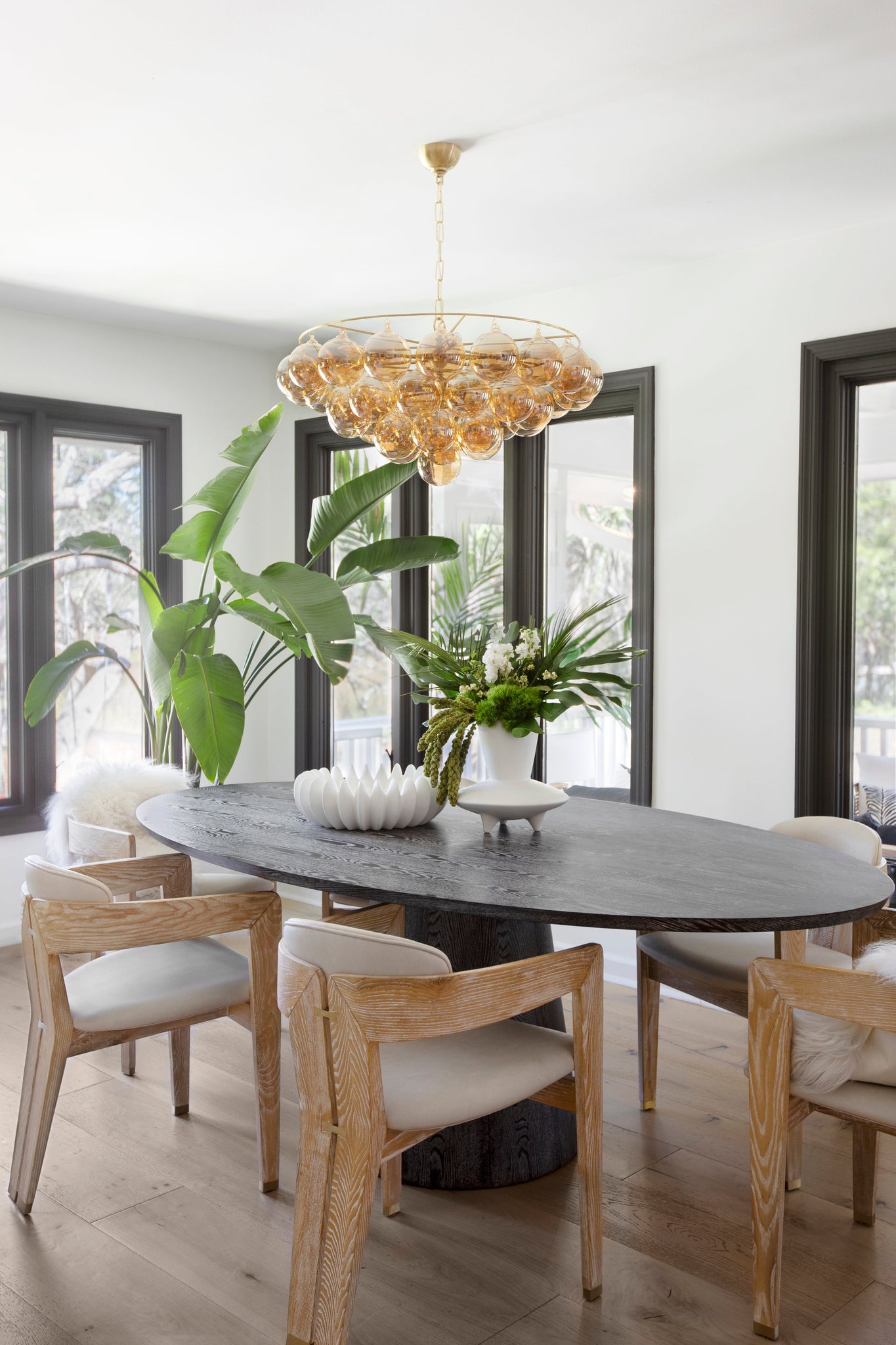 Mimi Chandelier 31.5" x 15.75" - Lifestyle [H711809-AGB]
