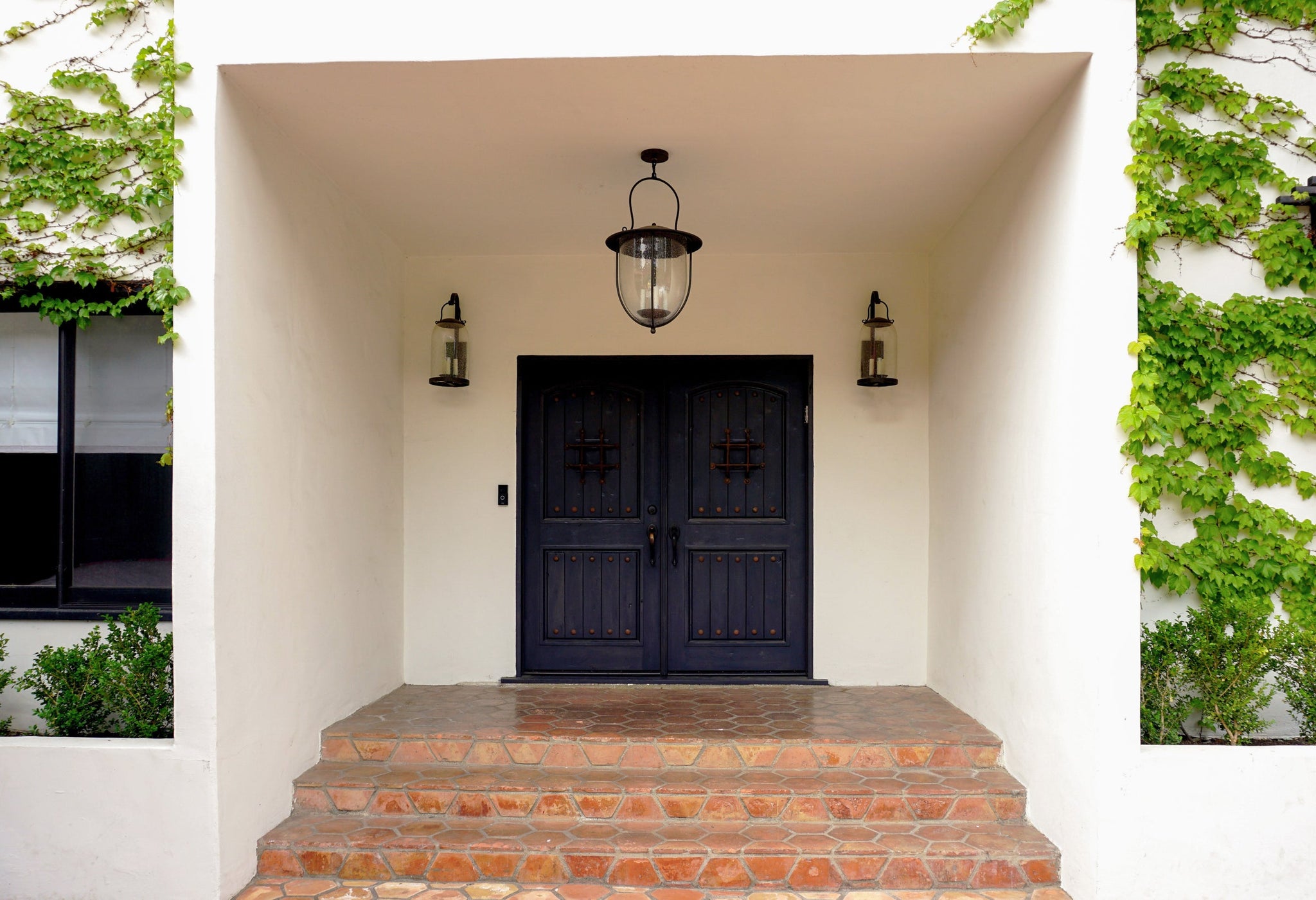 Napa County Exterior Wall Sconce 9.25" - Lifestyle [B5183-FRN]