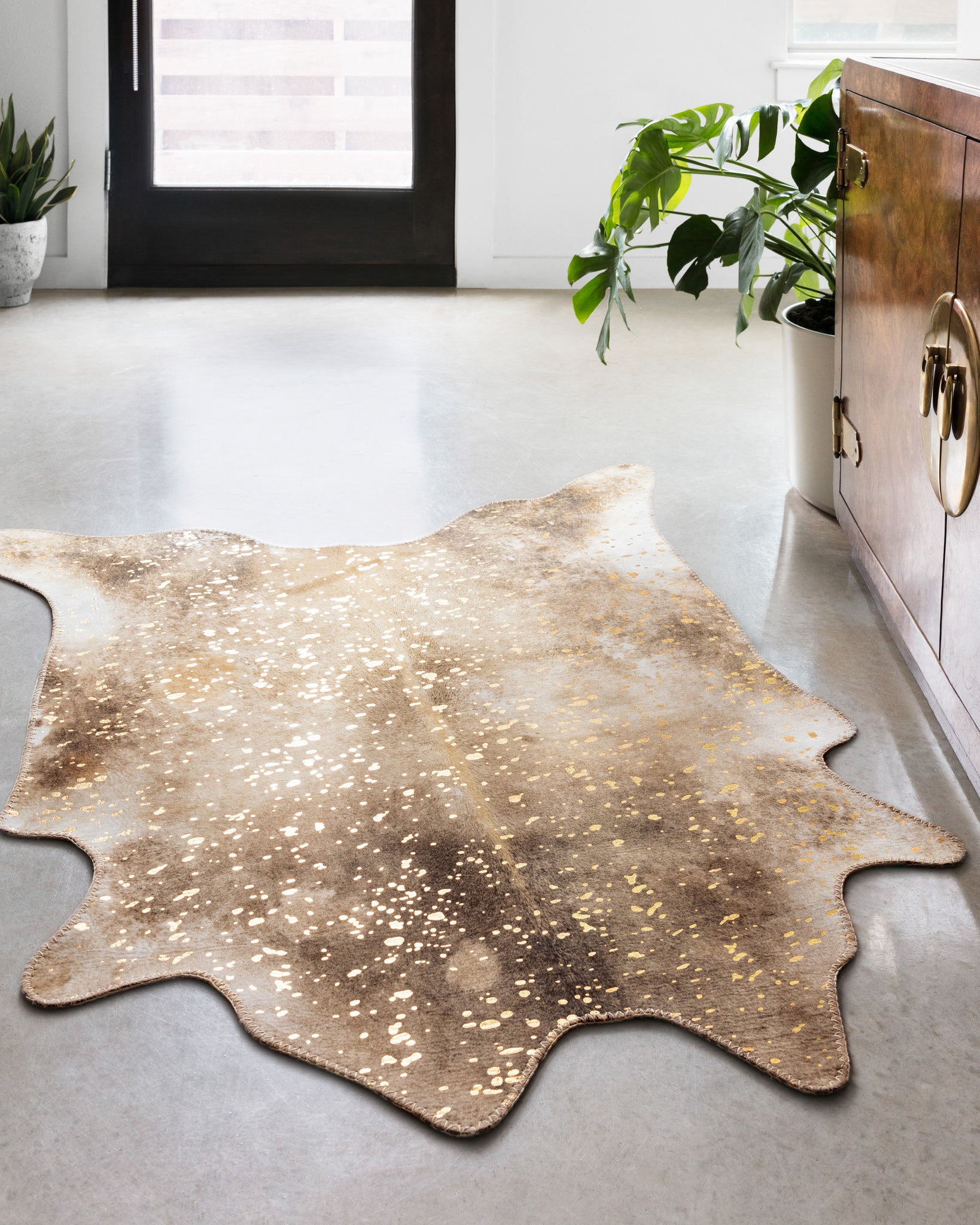 angle view of Odessa Mocha / Sand luxury Rug