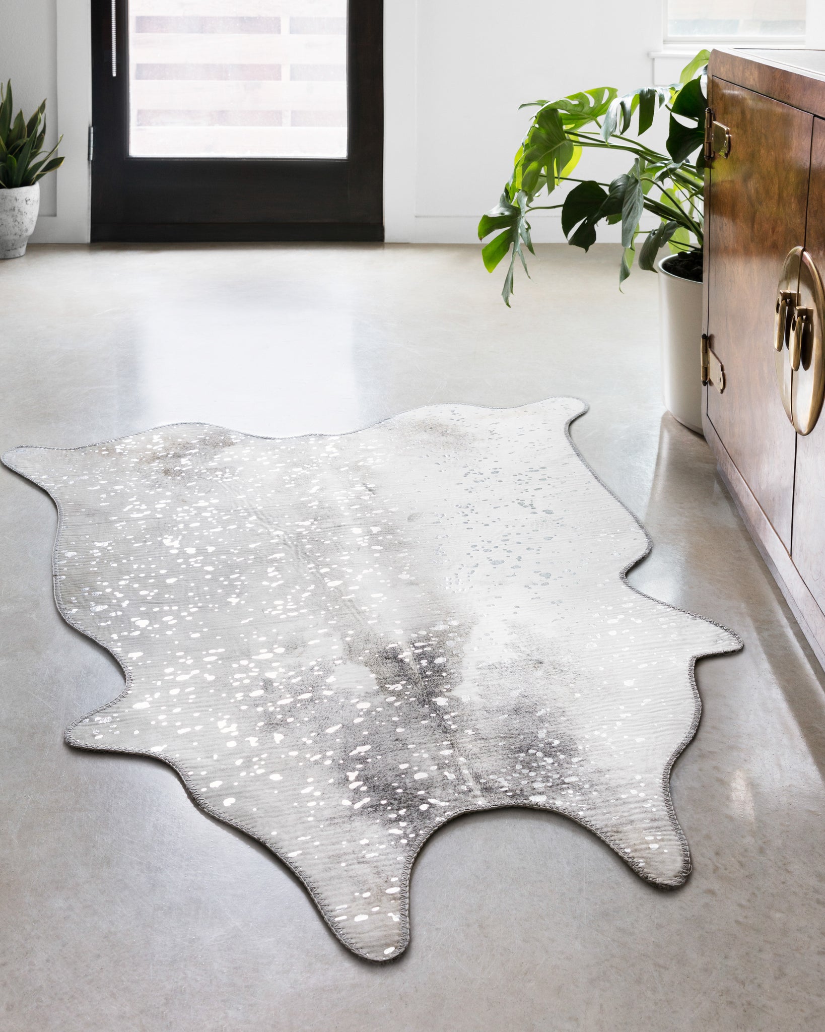 angle view of Odessa Silver / Grey luxury Rug