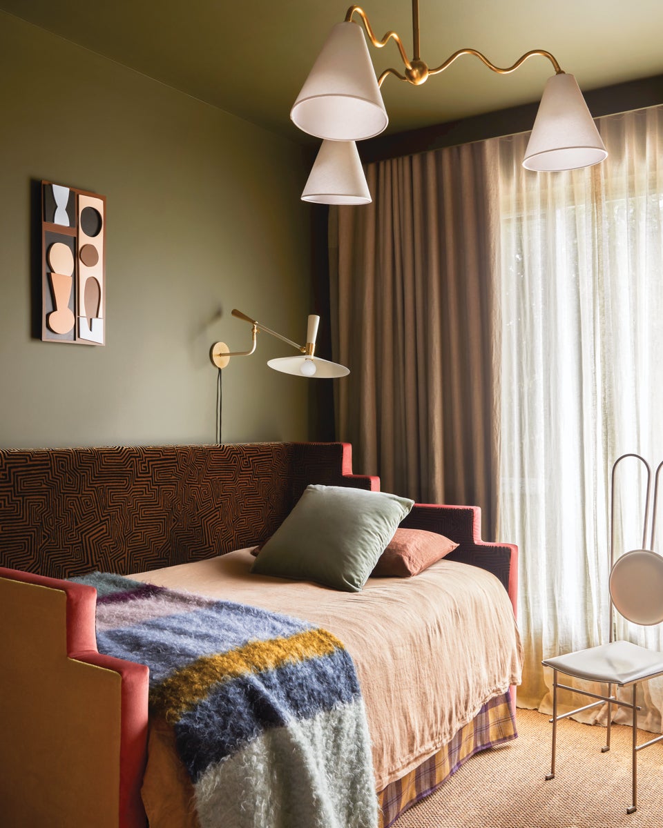 Onda Chandelier 42.75" - Lifestyle [H699803-AGB]