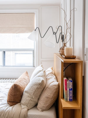 Onda Plug-In Sconce 10.5" - Lifestyle [HL699102-SBK]