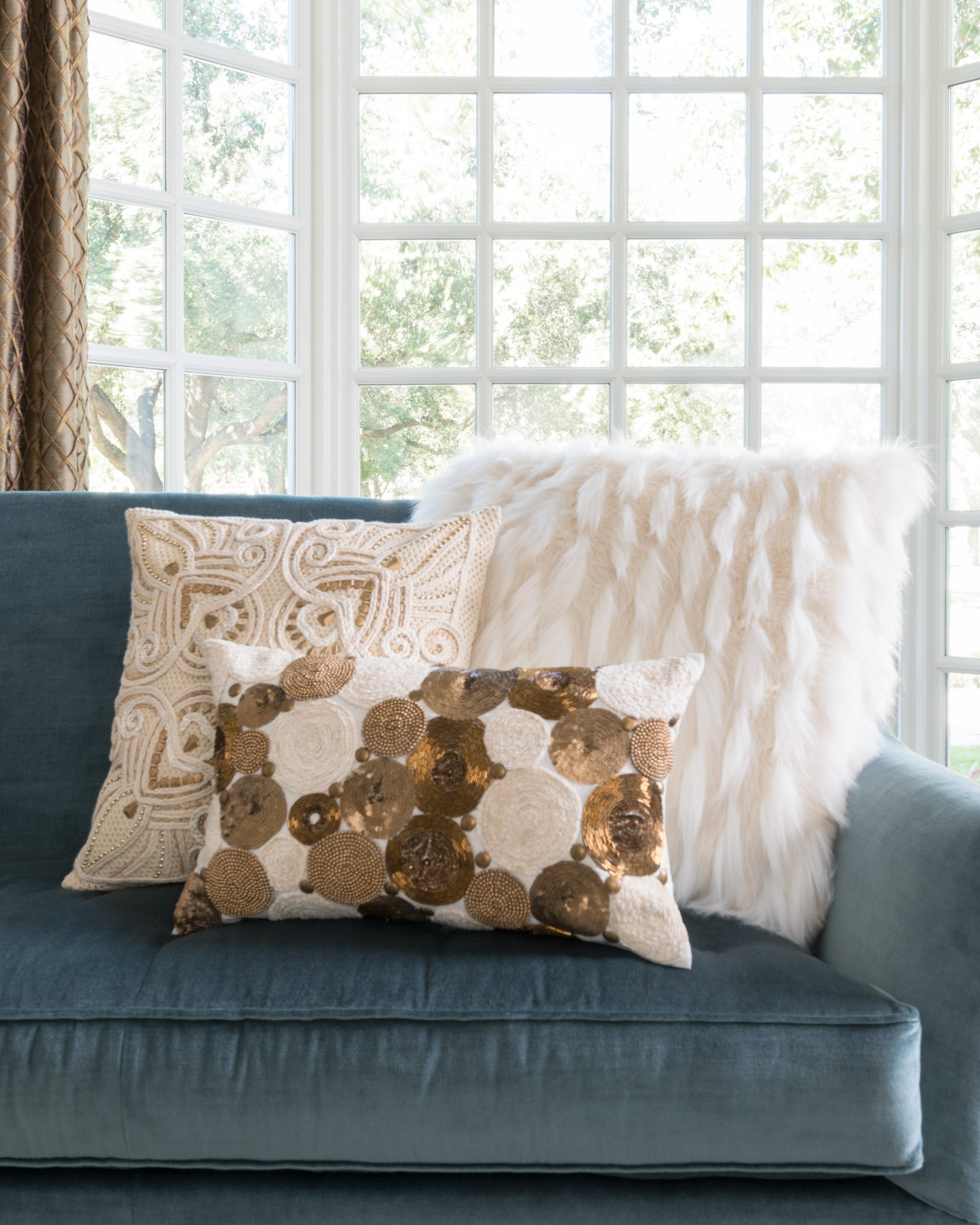 White Pillow - Roomscene #1 (V)