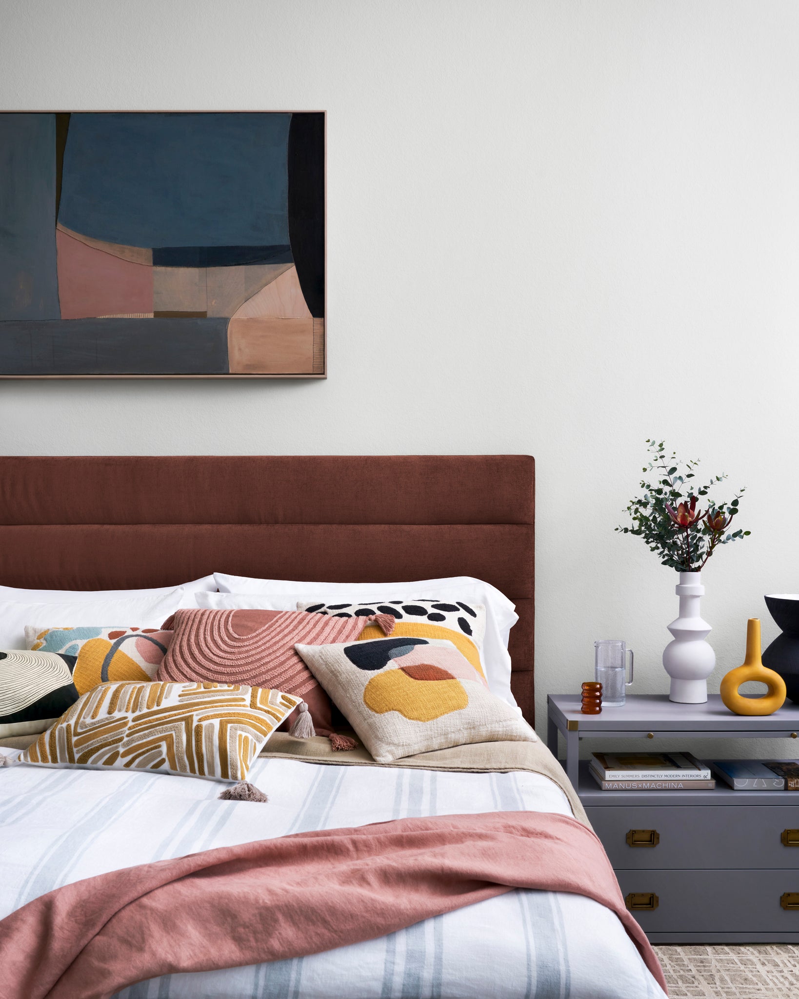 Black / Natural Pillow - Roomscene #1 (V)