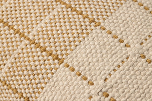 Natural / Yellow Pillow - Macro Detail (H)