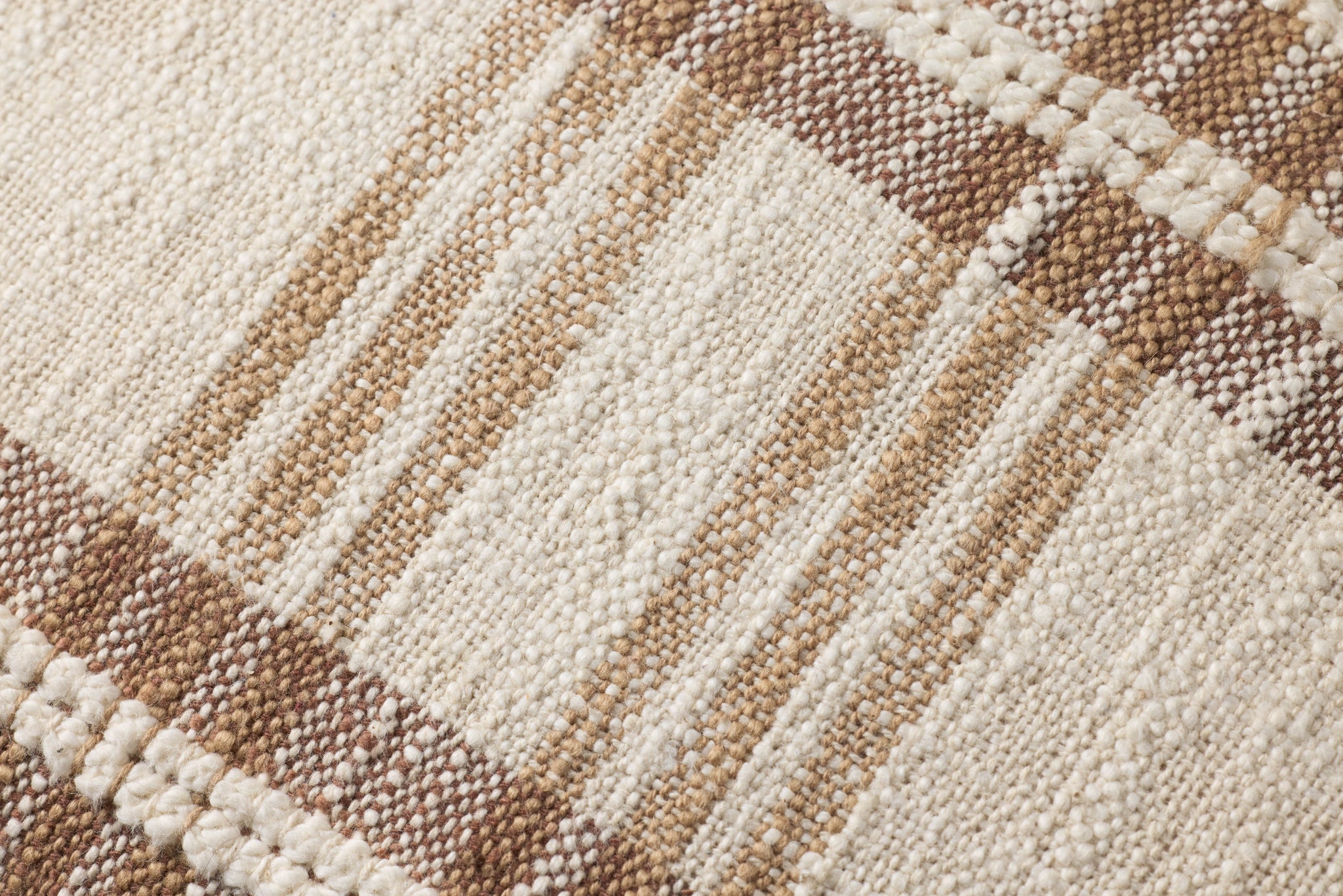 Tan / Multi Pillow - Macro Detail (H)