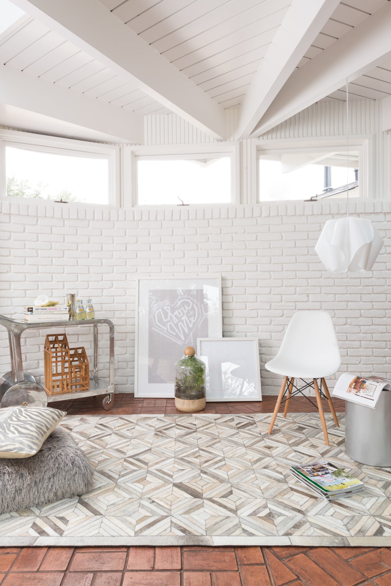angle view of Promenade Ivory / Grey luxury Rug