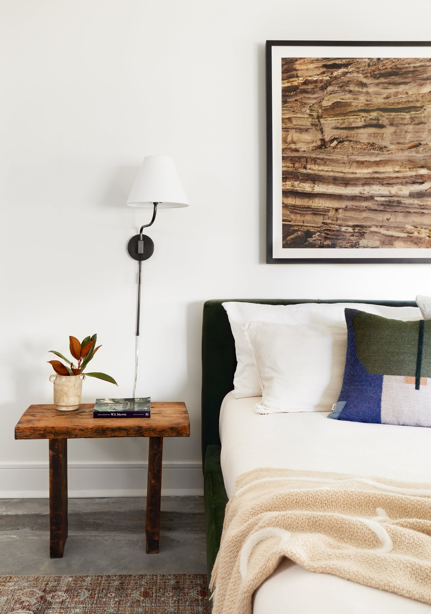 Patti Plug-In Sconce - Lifestyle [HL240101-OB]