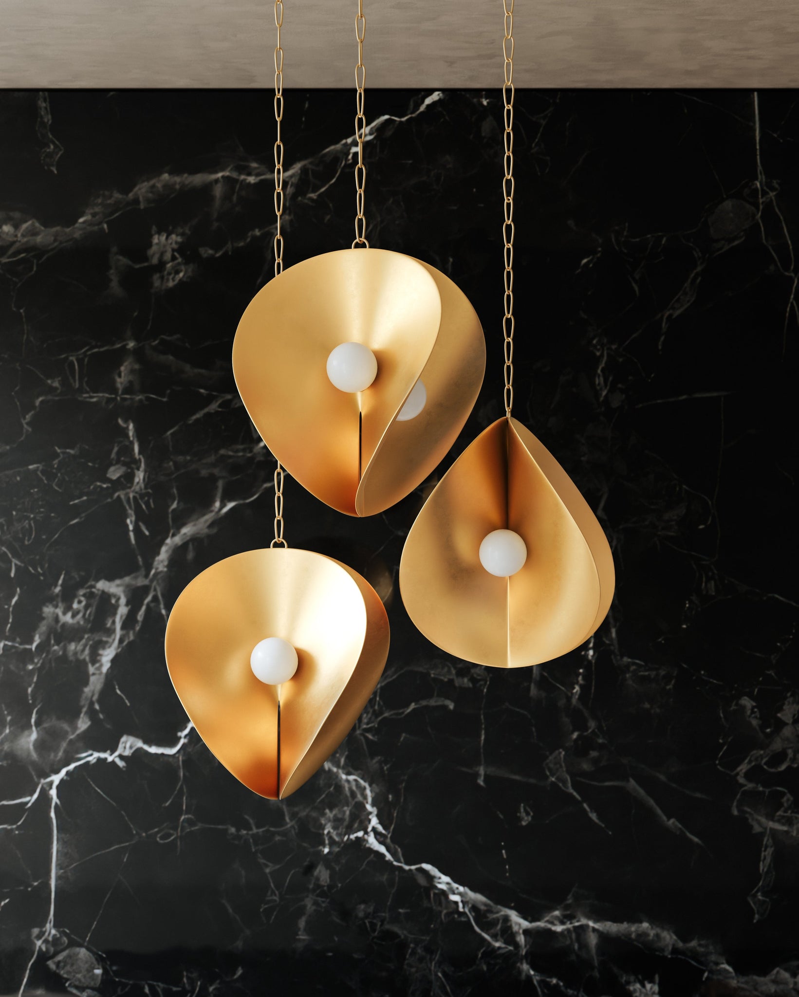 Peony Pendant 30" - Lifestyle [330-30-GL]