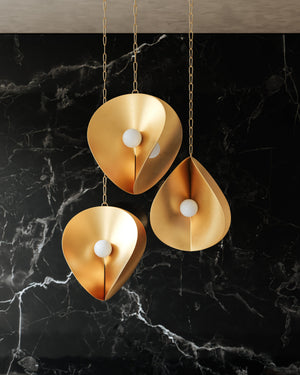 Peony Pendant 30" - Lifestyle [330-30-GL]