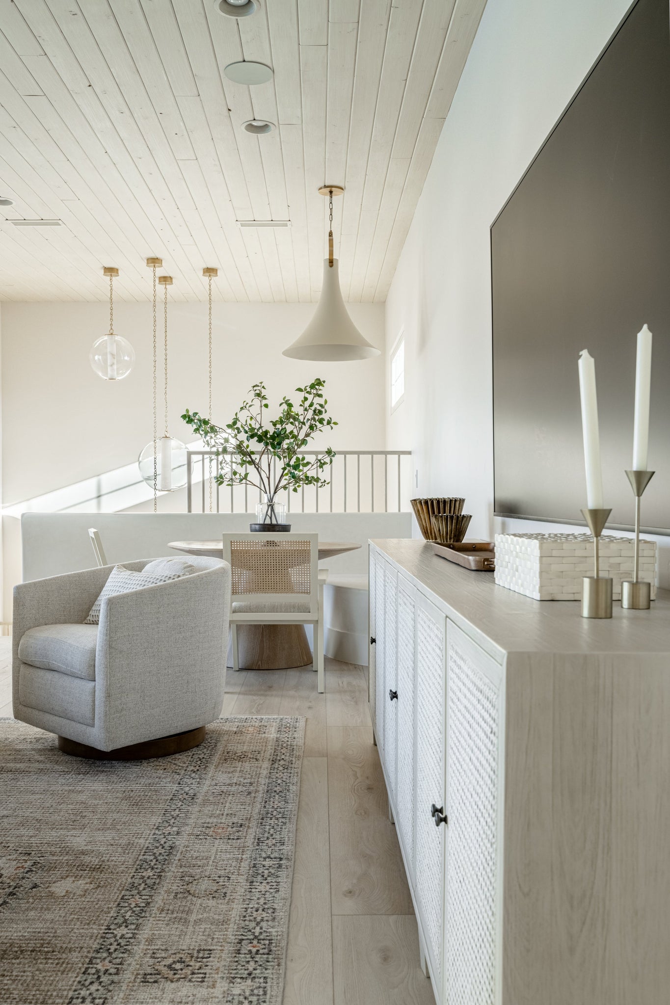 Pietra Pendant 16" - Lifestyle [432-16-VB]