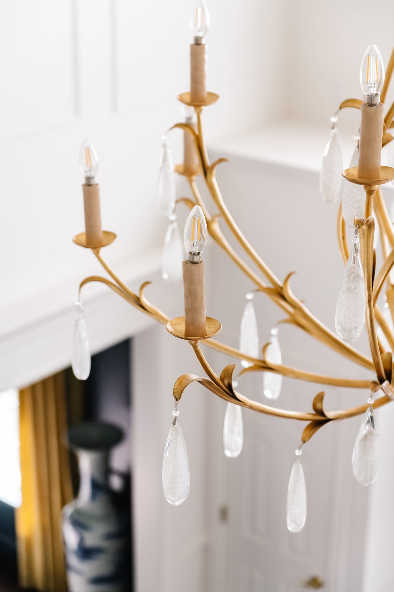 Prosecco Chandelier 46.25" - Lifestyle [293-012-GL]