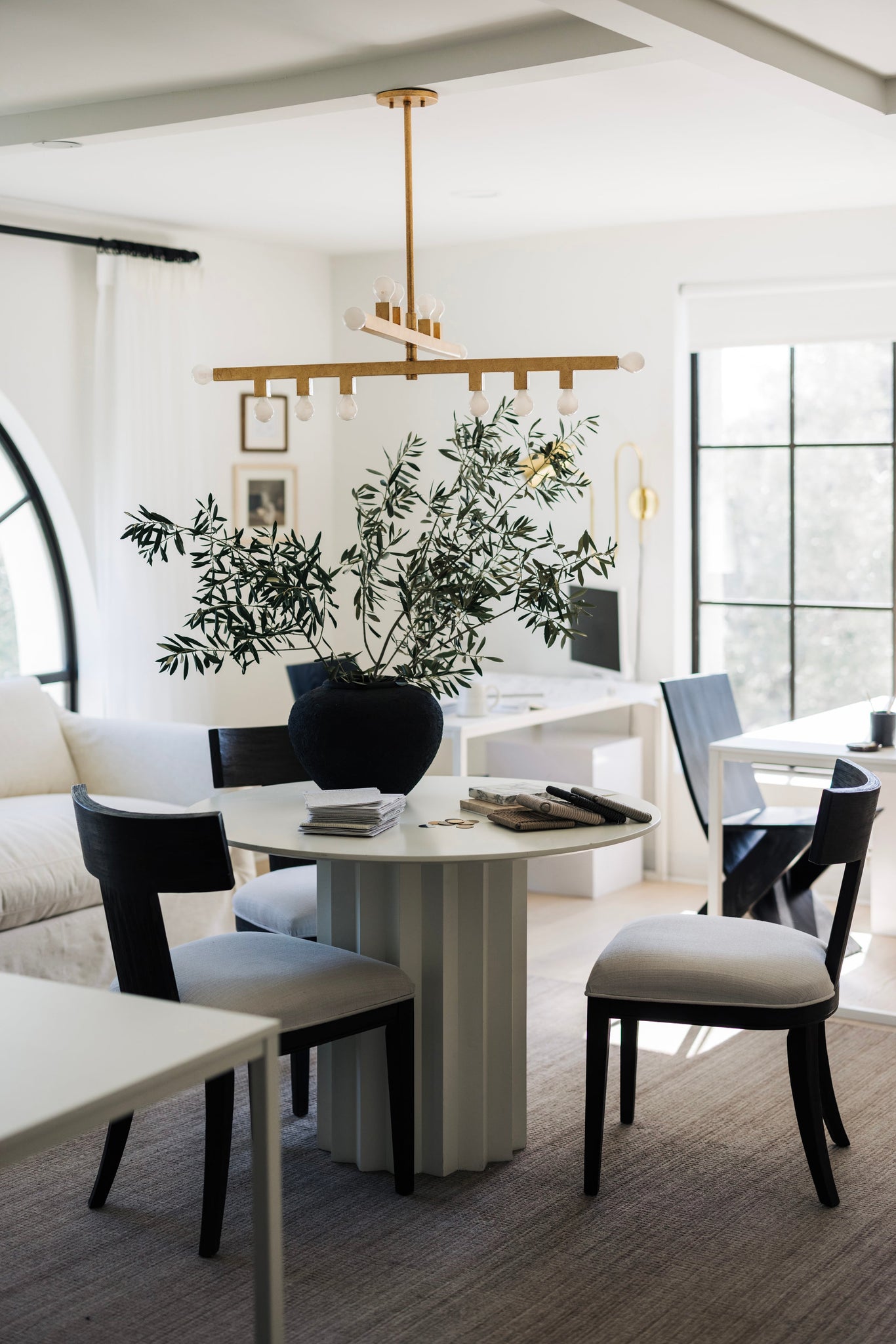 Sutter Chandelier - Lifestyle [H823914-VGL]