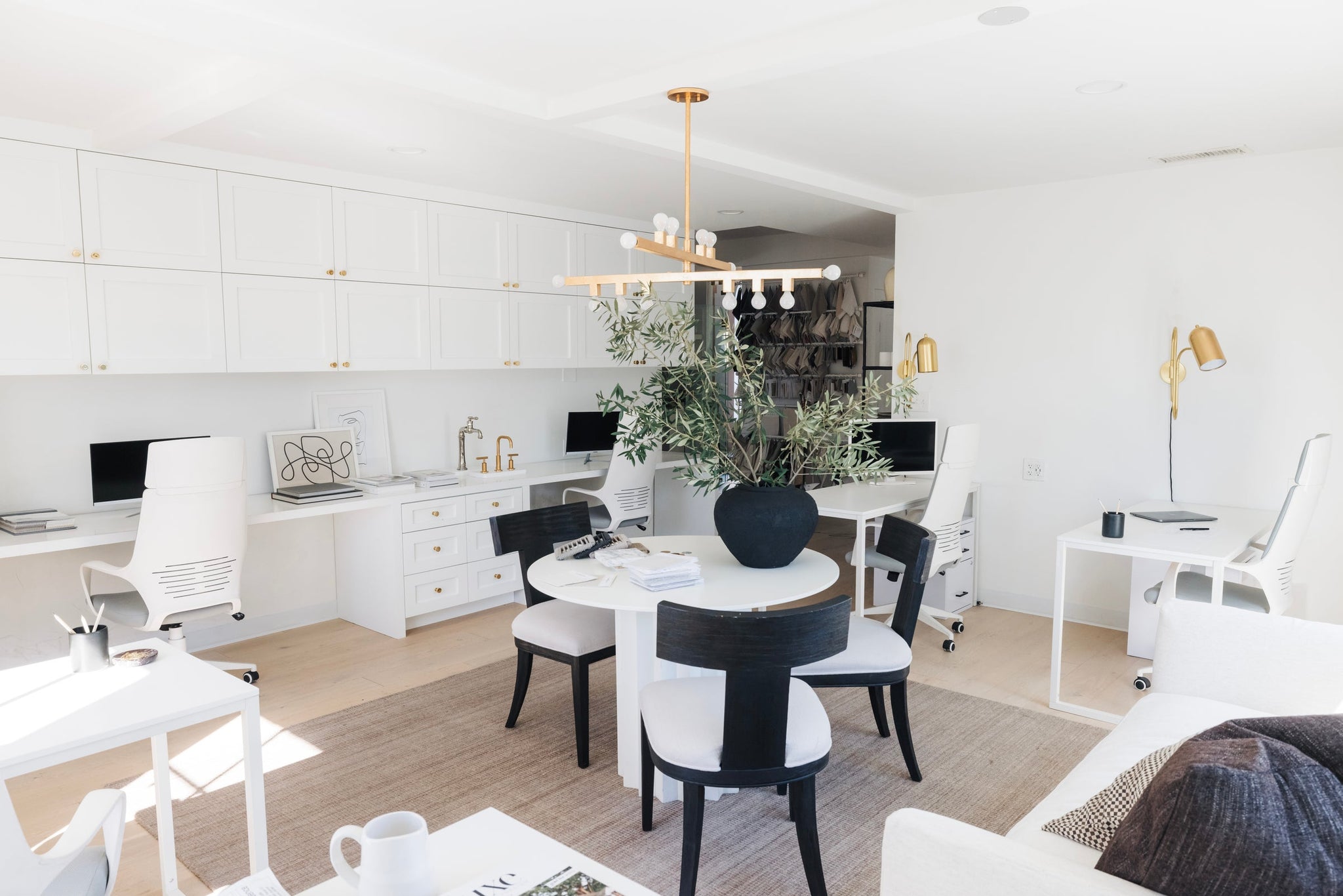 Sutter Chandelier - Lifestyle [H823914-VGL]