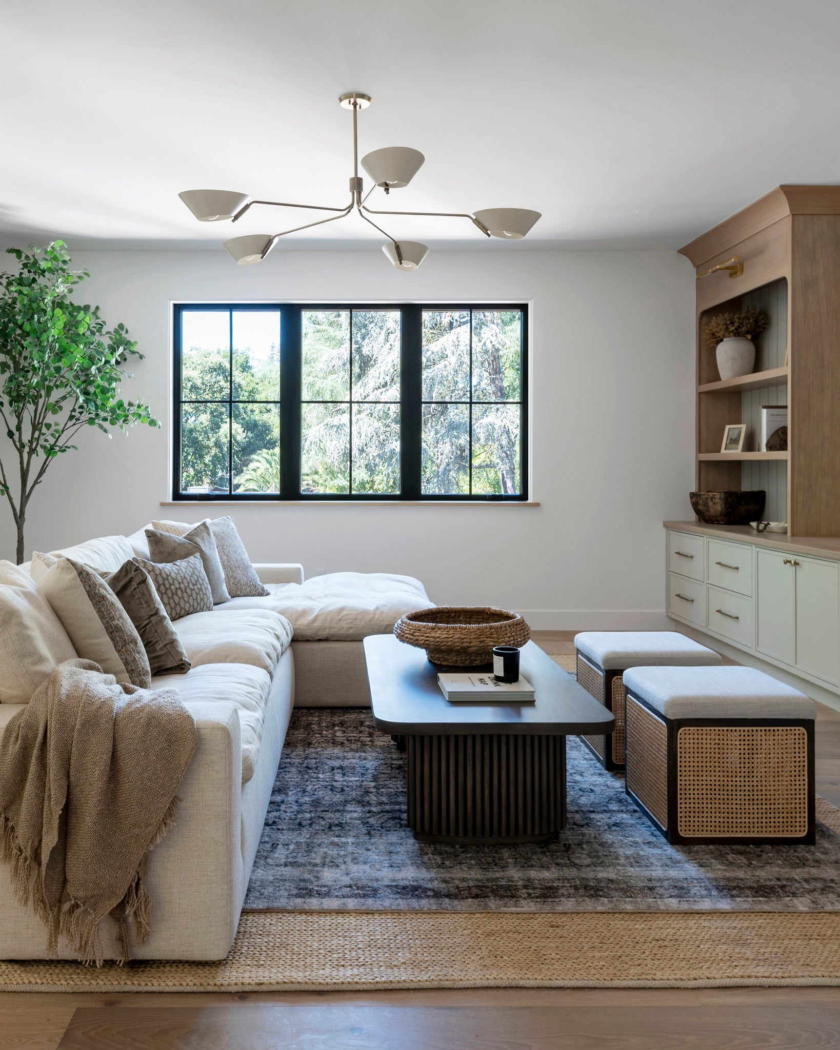 Hallstead Picture Light 24" - Lifestyle [3524-AGB]