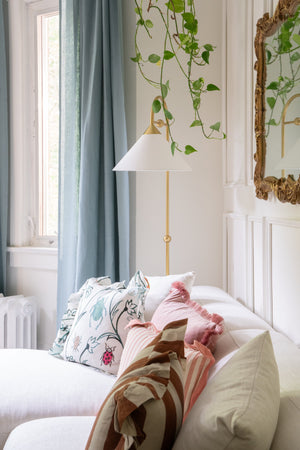 Sang Floor Lamp - Lifestyle [HL682401-AGB]
