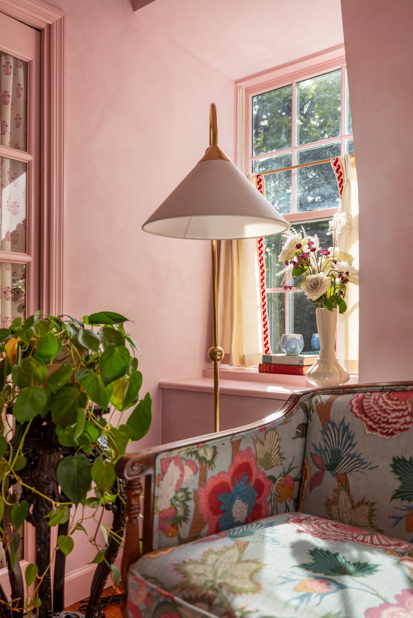 Sang Floor Lamp - Lifestyle [HL682401-AGB]
