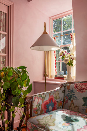 Sang Floor Lamp - Lifestyle [HL682401-AGB]