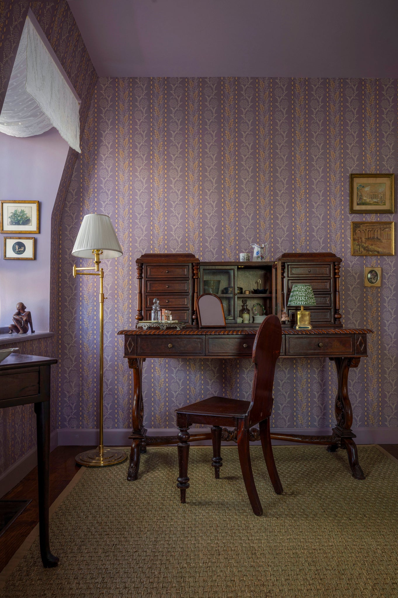 Signature No.1 Floor Lamp - Lifestyle [MDSL601-AGB]