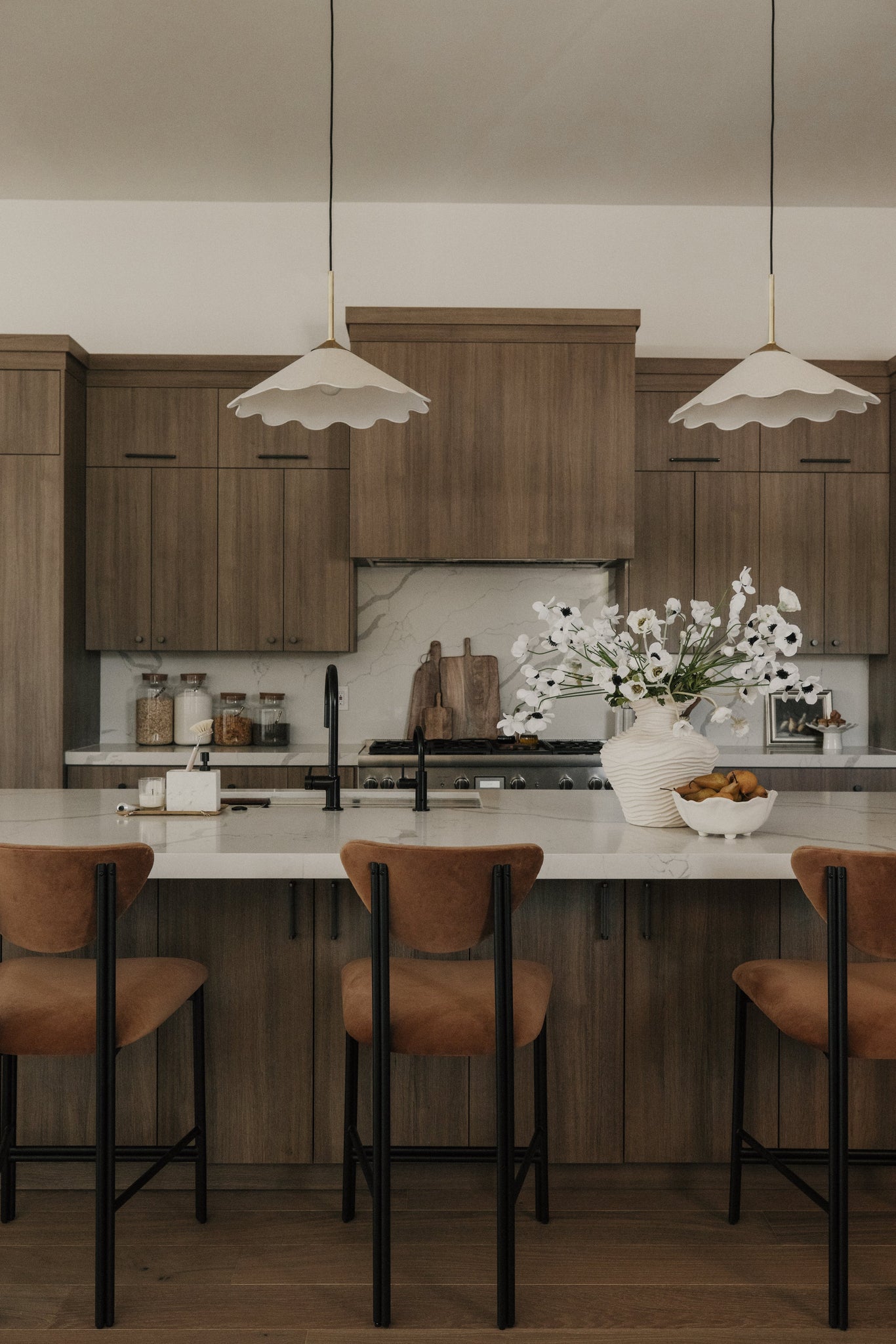 Sodsai Pendant - Lifestyle [H686701-AGB]