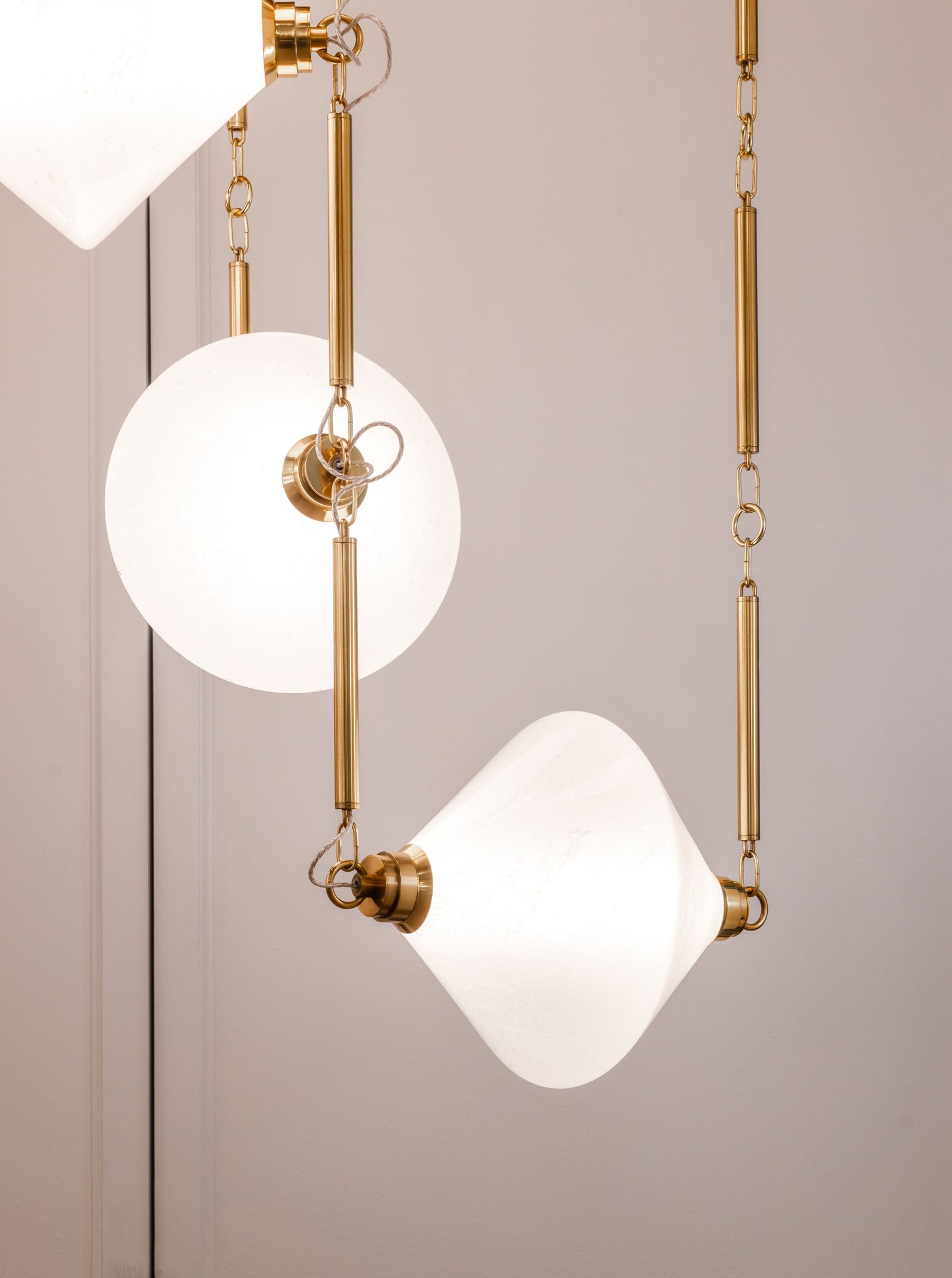 Solara Chandelier 32.75" x 34.5" - Lifestyle [555-32-VPB]