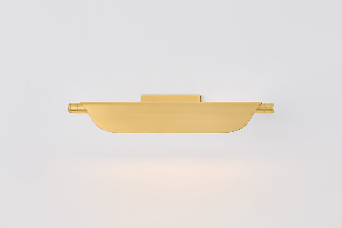 Tinwald Picture Light 19.25" in aged brass — a Hudson Valley picture light for gallery walls and reading nooks at Laurie Yapp Home.
