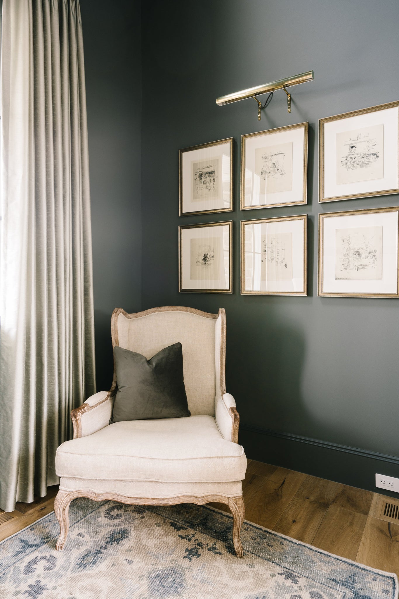 Vernon Picture Light 24" - Lifestyle [2424-AGB]