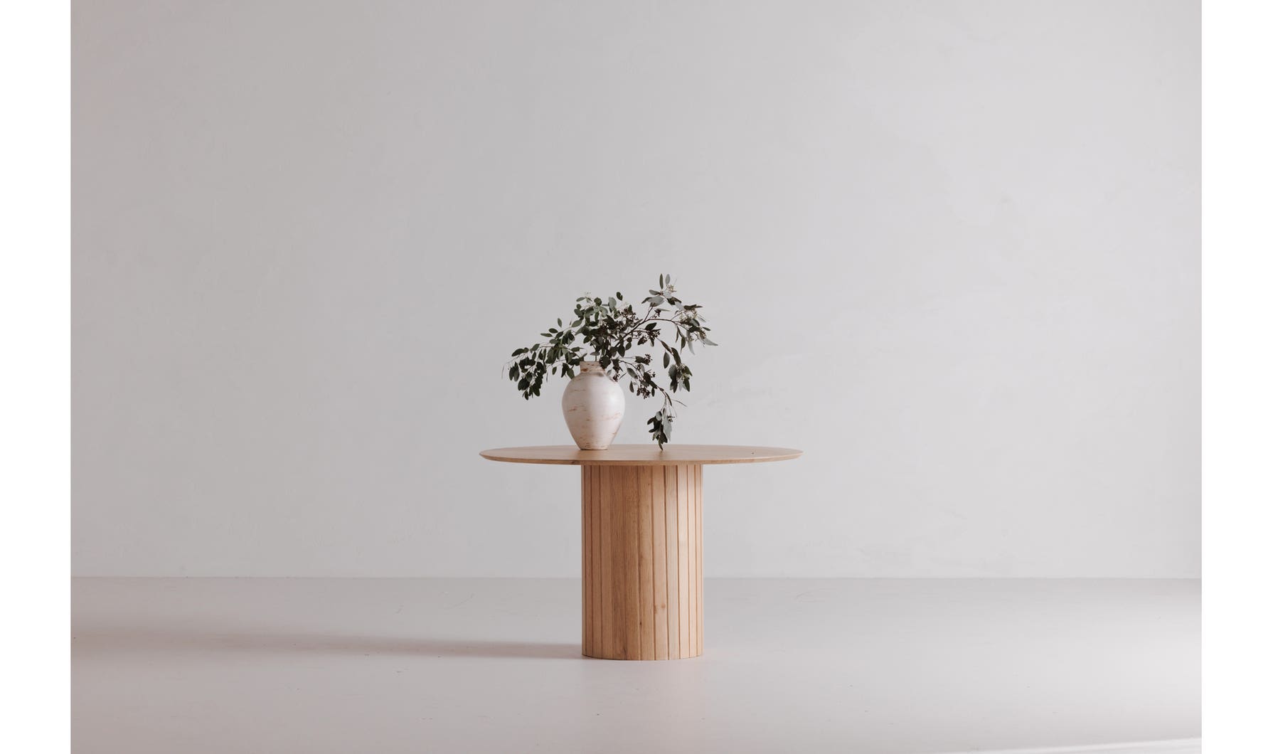 Povera Round Dining Table Oak